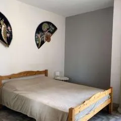 Studio Confortable avec Balcon et Wifi près du parc Charles de Gaulle à Balaruc-les-Bains - FR-1-553-37