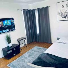 Beautiful private upstairs studio - USC, LAX, SOFI