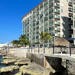 The Queen of Cozumel - ROYAL VISTA - Caribbean Ocean VIEW Suite for Couples in Mind
