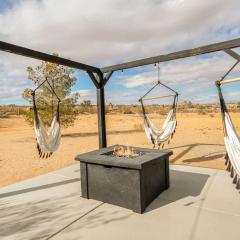 J-Tree Bungalow with Large Hot Tub Views Patio