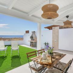 Recently renovated, with views, barbecue and outdoor shower