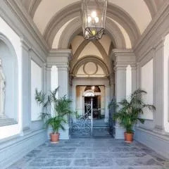 Elegant apartment in a historic building, just a few steps from the Duomo