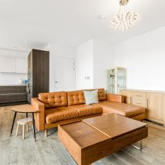 Bright 1 BDR Apt with Terrace & Great Travel Links