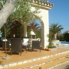 Ferienhaus mit Pool am Meer