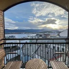 PARKEN TERRACE - Central Fjord View with Indoor Parking and Elevator