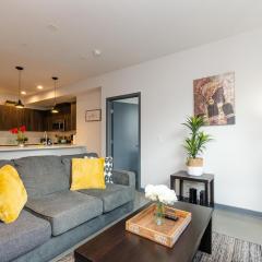 Adorable 2bed Apt Balcony & Rooftop Pool D