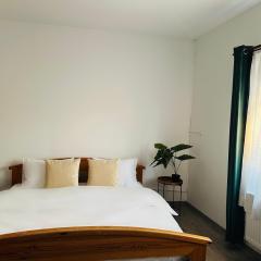 Wood & Moss Apartment - Central - Free Parking - Nice Garden