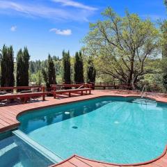 Autumn Room at Eaglenest Inn with Pool and SPA
