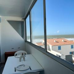 Studio avec Balcon et Parking à 2 Pas de la Plage - FR-1-652-56