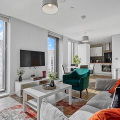 Modern Bright Apartment Media City Pass the Keys