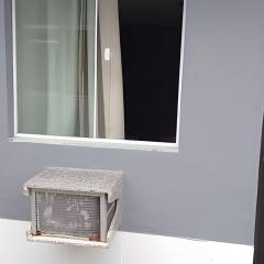 Suíte a 500m da praia com AC