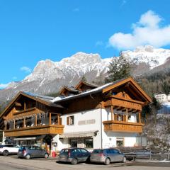 Apartment Garni Eden by Interhome