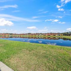 Lakefront 4 Bed private Oasis Location