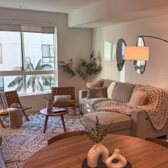 Luxury 1BDR centrally located in Hollywood