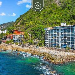 Oceanfront 2 BR Condo with Spectacular View - Pool