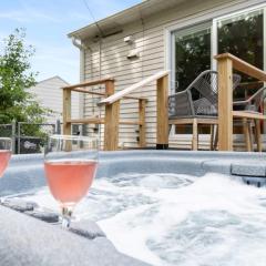 Peaceful Gem HotTub Fenced Yard & Near Downtown