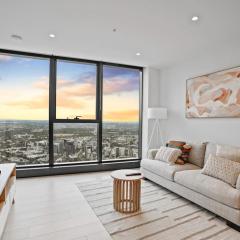 Amazing Views Cosy 2 Bed 2 Bath Next to RMIT and Vic Market