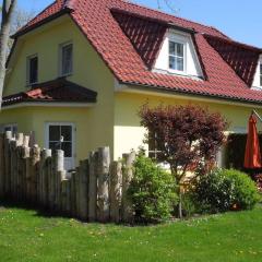 Am Deich 01-Haus mit Strandkorb