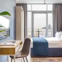 Silkhaus modish studio with Burj Khalifa view, pool access