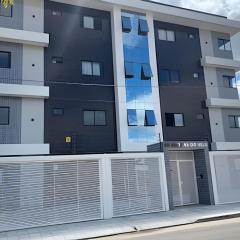 Para 10 pessoas, 03 quartos ar condicionado e ventilador, garagem, atrás do hospital da Unimed apt 302