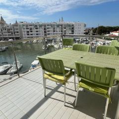 Precioso piso con vista al canal y piscina en roses AV-69