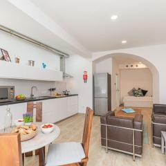 Cinco Botelho, Town Centre