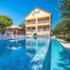 MY DALMATIA - Holiday home Blanka with private infinity pool
