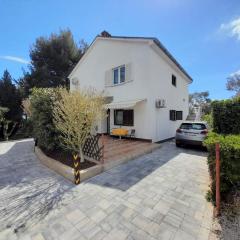 Lovely Studio Malina close to the Beach