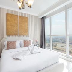 Scenic 1BR Apartment with Canal & Marina Views