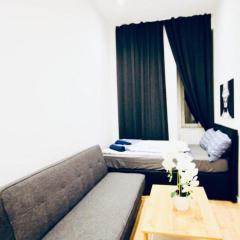 Super Central Cozy 5 BR Shared Apt 10Min Walk to Augarten