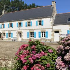 711- Spacieuse ferme bretonne avec sauna et grand