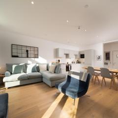 Harbour Lookout, Luxury Family Apt, Sea View and Terrace, 2 Bedrooms,1 Bathroom, Parking