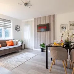 High Trees Place - 2 Bed Ground Floor Flat with free Parking