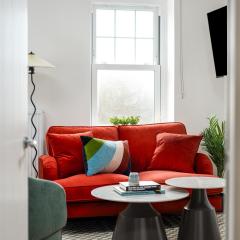 Stylish-5bed-5bath-FreeParking-By FabAccommodation