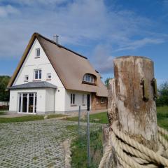 Reethaus Strandgut - geräumiges FH, 5 Schlafzimmer, Sauna und 3 Terrassen, Balkon