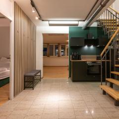 Munich Large Apartment 150 qm in top located with 4 Bedrooms 1 to 15 guests