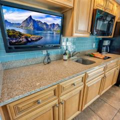 1BR Oceanfront Condo, Beach Cove, Pools, Hot Tubs!