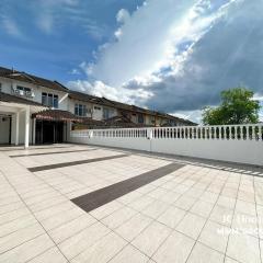 Kempas Family Suites Homestay
