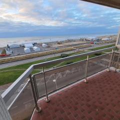 Spacious 3-bedroom apartment near the beach