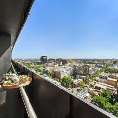 Chic 2BR Apt Near to Melbourne Central City Views