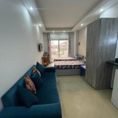 Steps from Beach & Near Airport Furnteched, Kitchenette, full APT Free WIFI