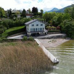 Villa pieds dans l'eau du Lac du Bourget