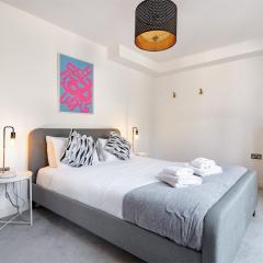 London Eye ,split level and private patio,sleeps 6