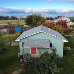 Peaceful Vacation Getaway, Private Yard, Hot Tub, 360 Views, Cozy Cottage in the heart of the Bitterroot Valley, Sage Cottage 406
