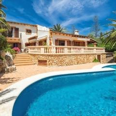 Schönes Haus mit Pool direkt am Meer