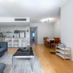 Cosy 2-Bed in Redfern with Terrace & Parking