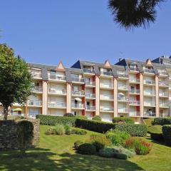 Apartment in St Quay near Seven Beaches