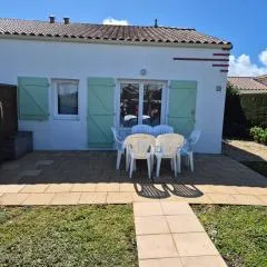 Agréable maisonnette avec jardin, piscine collective, proche mer - FR-1-194-291