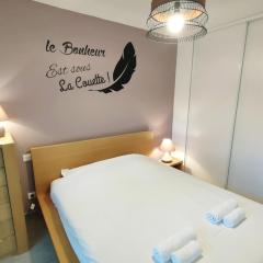 Apartment with Pool Air Conditioning WiFi and Garage