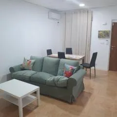 Peaceful 4-6 person holiday home with patio, close to all amenities